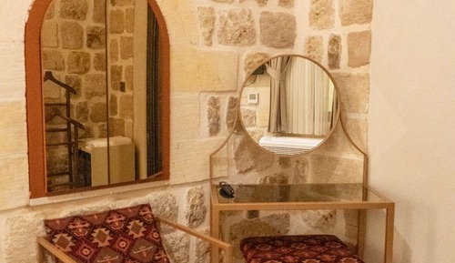 Traditional Double Room (oda 203)