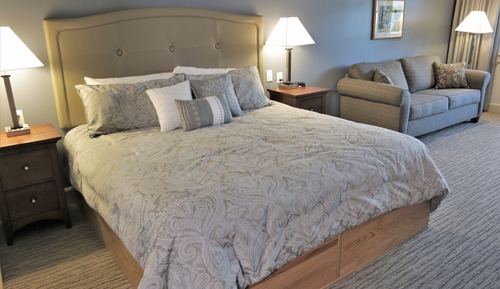 Deluxe Studio Suite, 1 King Bed with Sofa bed, Lake View