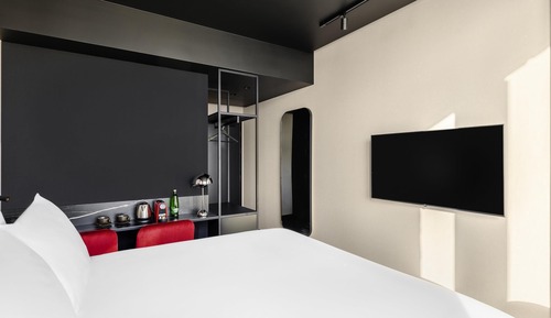 Comfort Room, 1 Double Bed (TRIBE Essential)