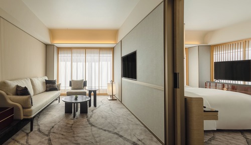Suite, 1 Bedroom, Corner (1 King Bed)