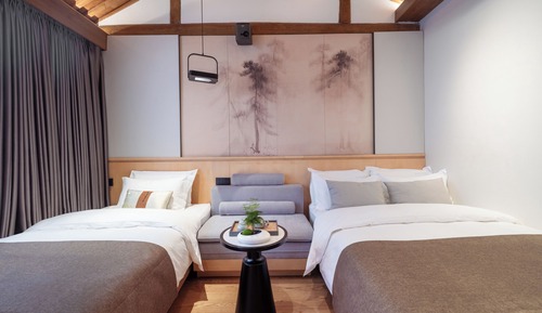 Deluxe Double Room With Private Bathroom