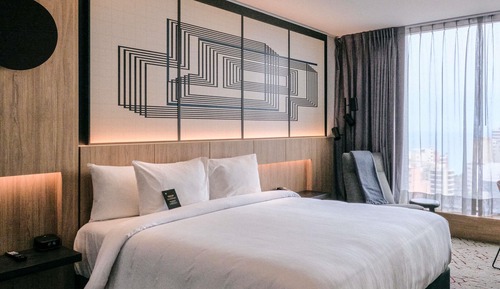 Deluxe Room, 1 King Bed (Premium, Executive Lounge access)