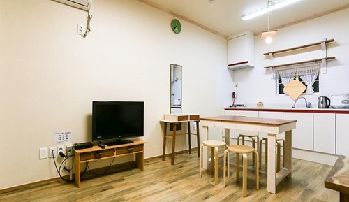 Room (Hall 2 No 103)