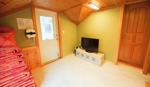 Room (Flower 3 )