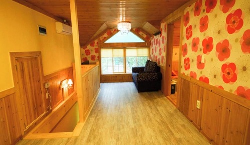 Room (Flower 1 )