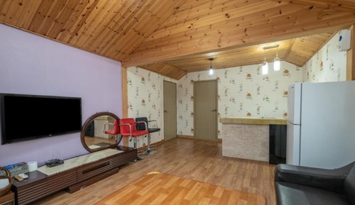 Room (solar cell)