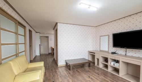 Room (Main Building Special 3 (family/group)