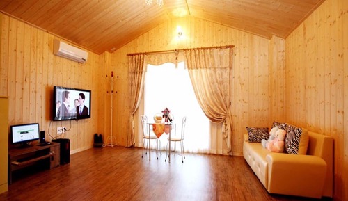 Room (Sun Room)
