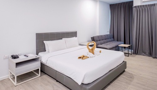 Deluxe Double Room, 1 King Bed, Non Smoking, City View