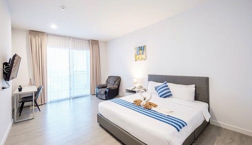 Presidential Studio Suite, 1 King Bed, Non Smoking, Private Bathroom