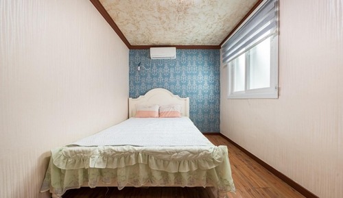 Room (208#)