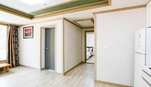 Room (66 - 2)