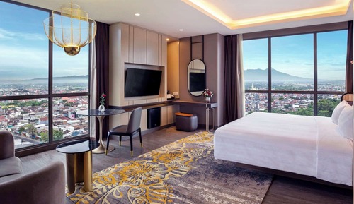 Junior Suite, 1 King Bed, Mountain View