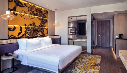 Deluxe Room, 1 King Bed, City View