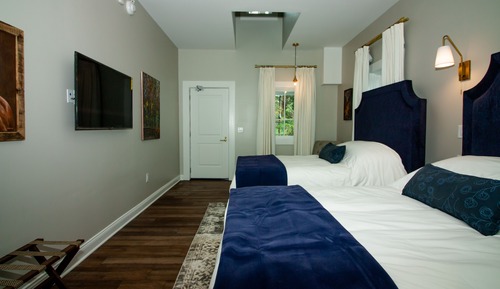 Annex Standard Double Queen Room