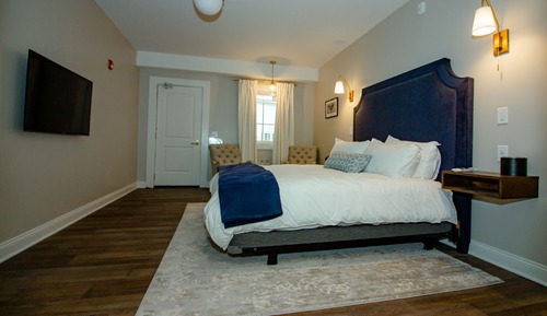 Annex Single King ADA Accessible Room