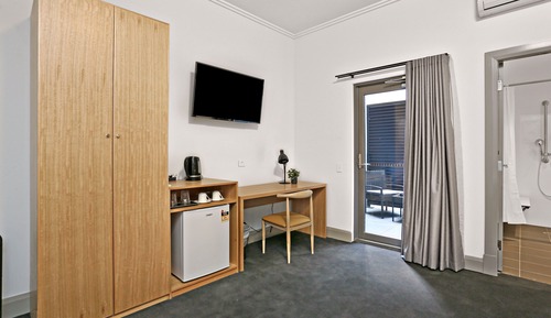 Deluxe Double Room, 1 King Bed, Accessible, Balcony