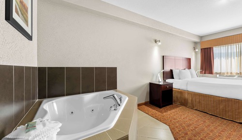 Standard Room, 1 King Bed, Non Smoking, Jetted Tub