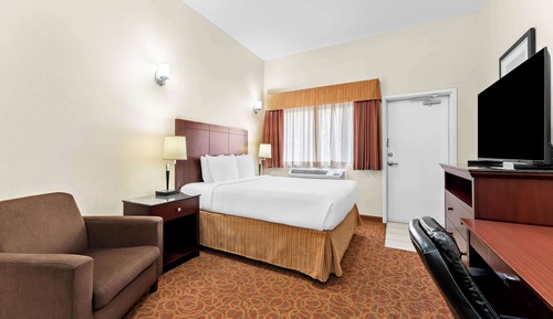 Standard Room, 1 Queen Bed, Accessible, Bathtub