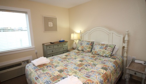 Standard Room, 1 Queen Bed