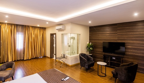 Grand Room, 1 King Bed, City View