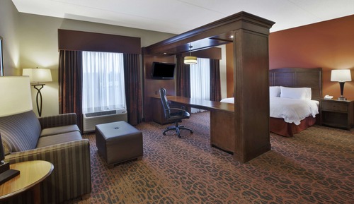 Studio, One King Bed, Accessible