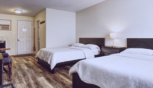 Standard Room, 2 Queen Beds, Balcony, Lake View