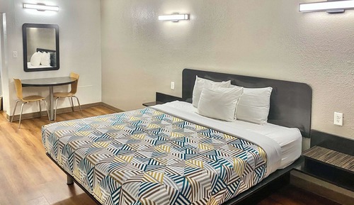 Standard Room, 1 King Bed, Smoking