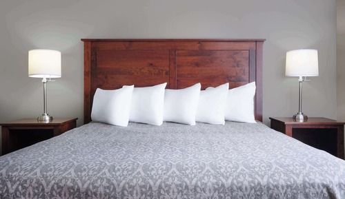 Suite, 1 King Bed with Sofa bed, Accessible, Non Smoking (with Sofabed)