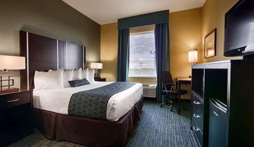Standard Room, 1 King Bed, Non Smoking, Refrigerator & Microwave