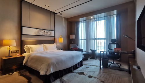 Standard Room, 1 King Bed, Lake View