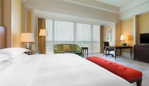 Premier Room, 1 King Bed, City View