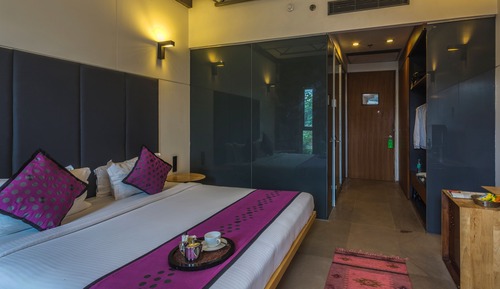 Standard Room, 1 King Bed