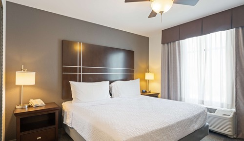 Studio, 1 King Bed, Accessible, Bathtub