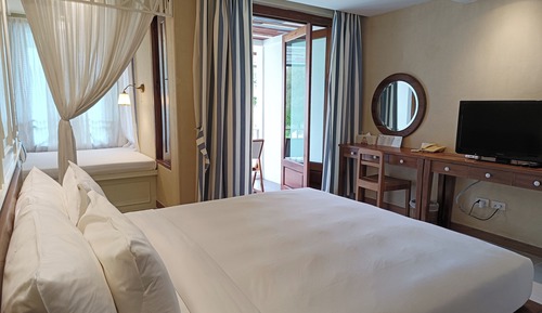 Ionian Superior High Floor River View (Double bed)