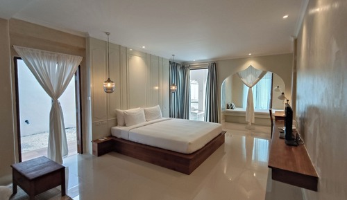 Quayside Suite River Access with Bathtub