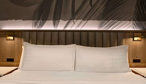 Studio, 1 King Bed, Accessible, Bathtub