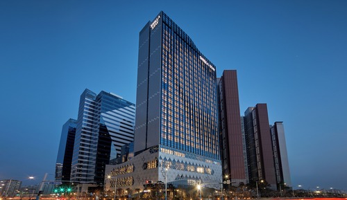 [KTO Visit Korea Giveaway] Deluxe Double Room + Kingdom Friends Character (2pc) + Leaflet
