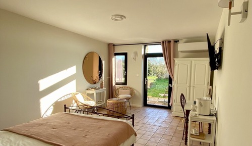 Romantic Double Room, Private Bathroom, Garden View (Club)