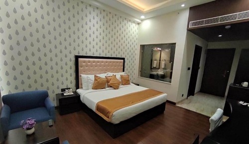 Deluxe King Room