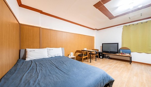 Room (Annex Building - Large Korean Room (2)