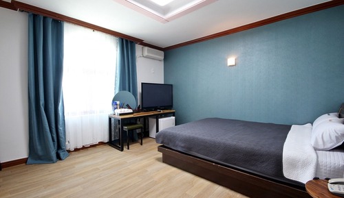Room (Main Building - Standard Room)