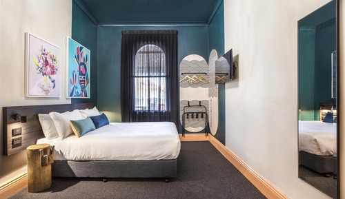 Studio Queen Room - Shared Bathroom Facilities