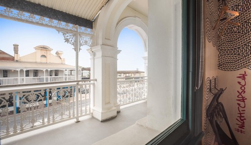 Studio Queen - Ocean View and Shared Bathroom