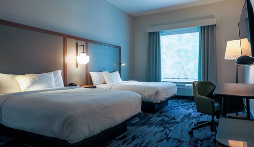 Room, 2 Queen Beds, Partial Lake View (Mobility/Hearing Accessible, Tub)