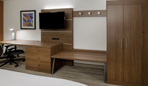 Standard Room, 1 King Bed, Roll-in Shower (Communications)