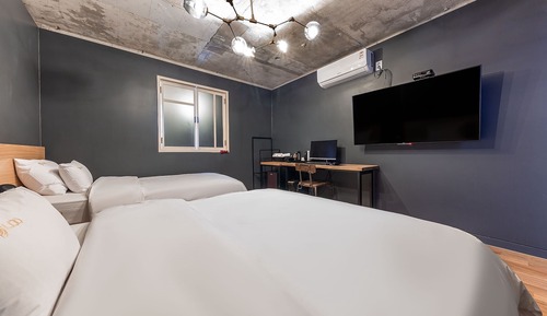 Room (Twin (Netflix viewing available air p)
