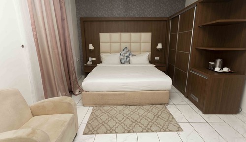 Standard Room, 1 Queen Bed, City View