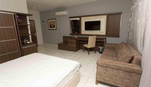Deluxe Studio, 1 Queen Bed, City View