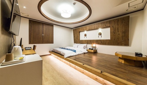 Room (The Pyun Oriental Medicine B (1PC Net)